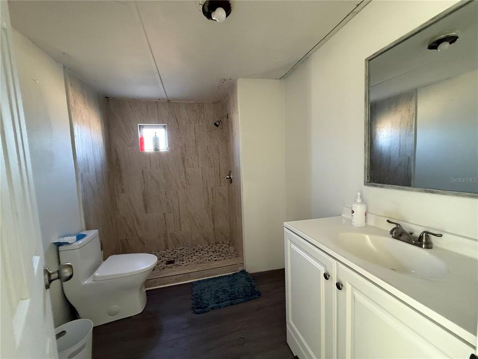 На продажу: $105,000 (2 спален, 1 ванн, 720 Квадратных фут)