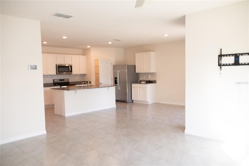 For Rent: $2,500 (4 beds, 2 baths, 1846 Square Feet)