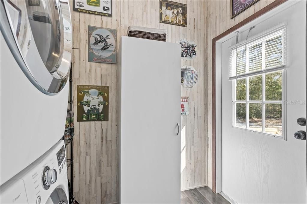 For Sale: $524,900 (5 beds, 4 baths, 2104 Square Feet)