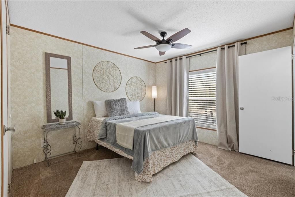 For Sale: $524,900 (5 beds, 4 baths, 2104 Square Feet)