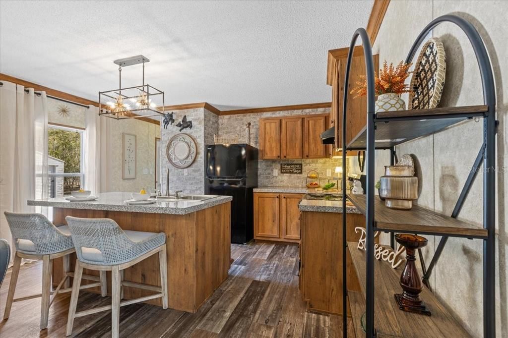 For Sale: $524,900 (5 beds, 4 baths, 2104 Square Feet)