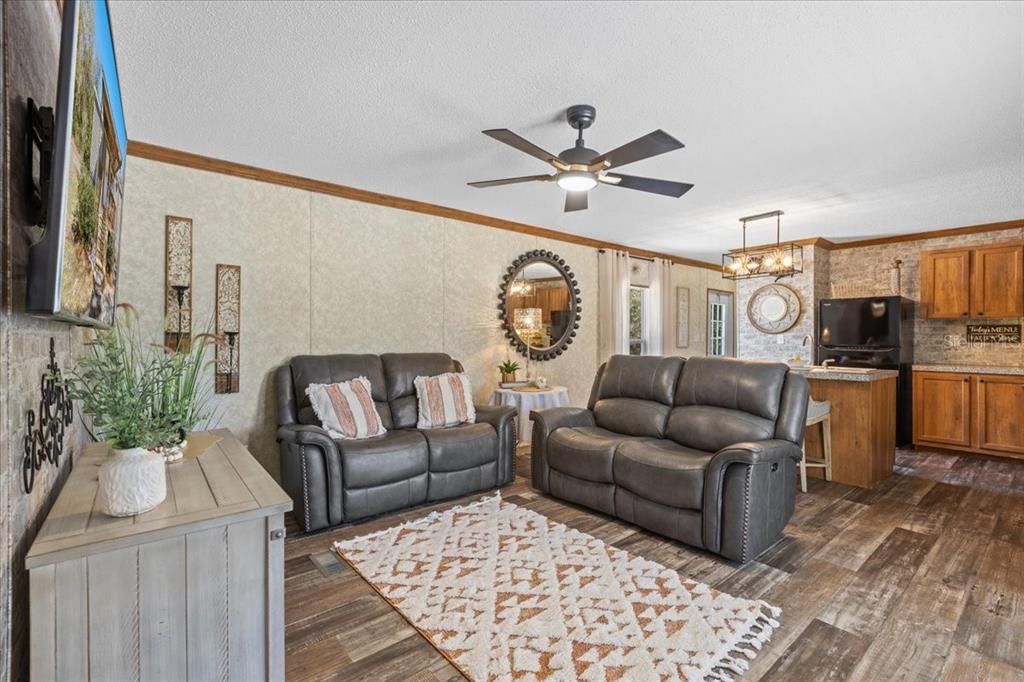For Sale: $524,900 (5 beds, 4 baths, 2104 Square Feet)