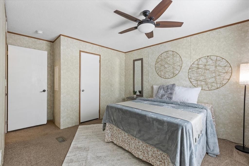 For Sale: $524,900 (5 beds, 4 baths, 2104 Square Feet)