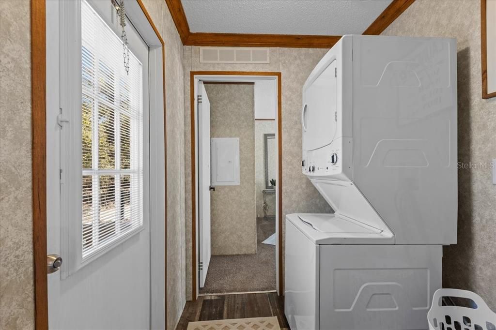 For Sale: $524,900 (5 beds, 4 baths, 2104 Square Feet)