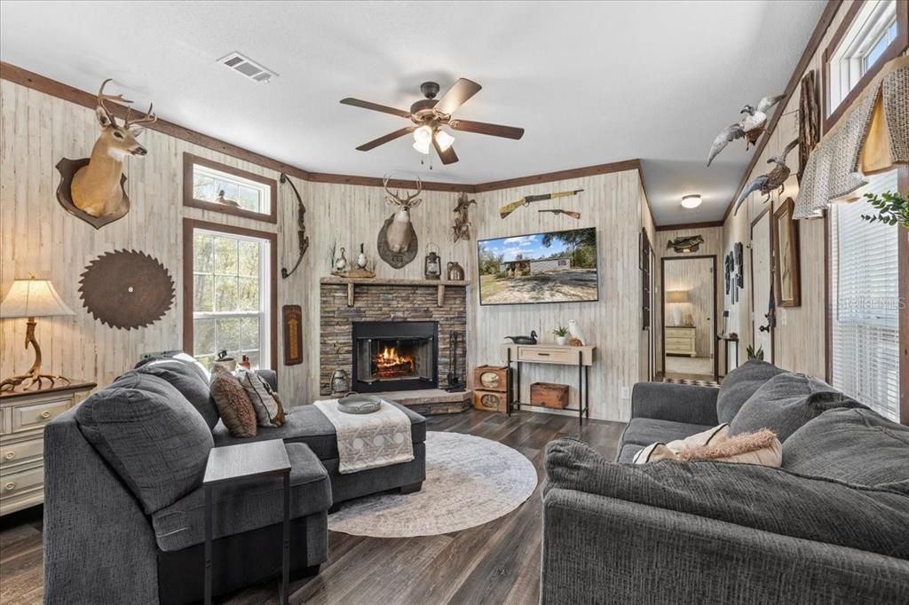 For Sale: $524,900 (5 beds, 4 baths, 2104 Square Feet)
