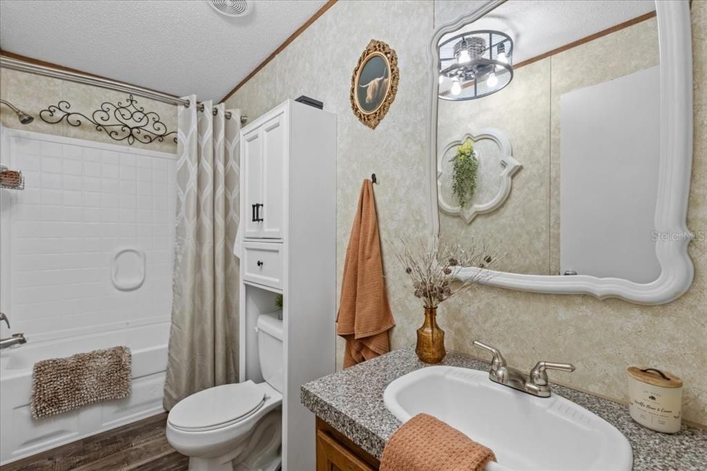 For Sale: $524,900 (5 beds, 4 baths, 2104 Square Feet)