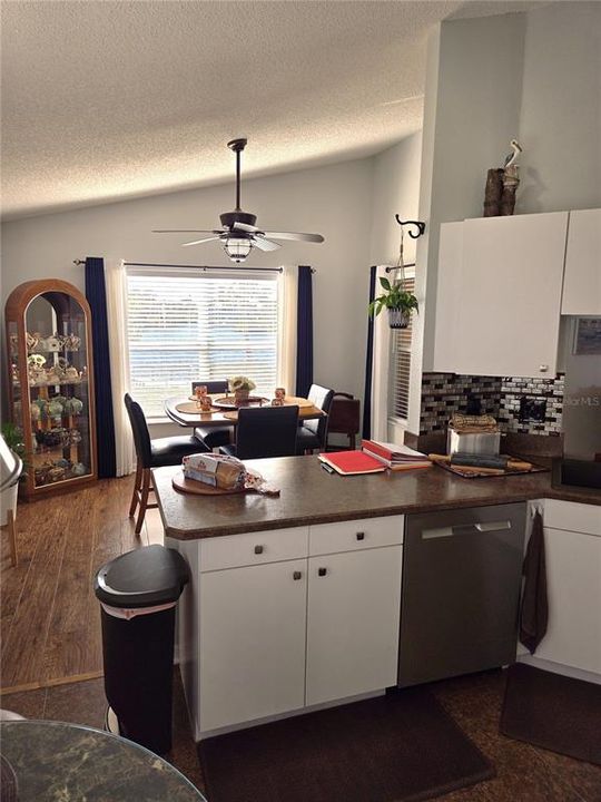 En Venta: $599,000 (3 camas, 2 baños, 1599 Pies cuadrados)