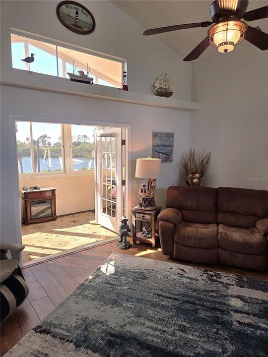 En Venta: $599,000 (3 camas, 2 baños, 1599 Pies cuadrados)