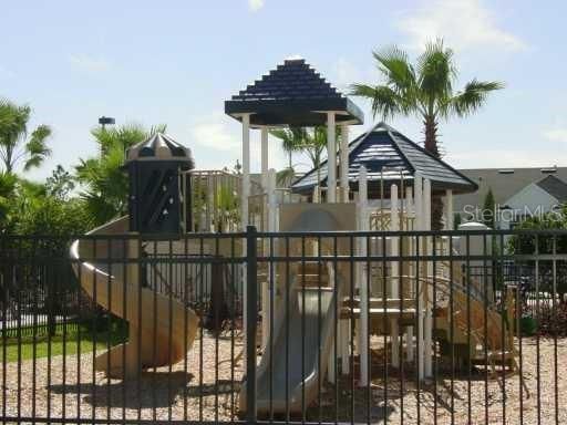 Active With Contract: $1,550 (1 beds, 1 baths, 942 Square Feet)