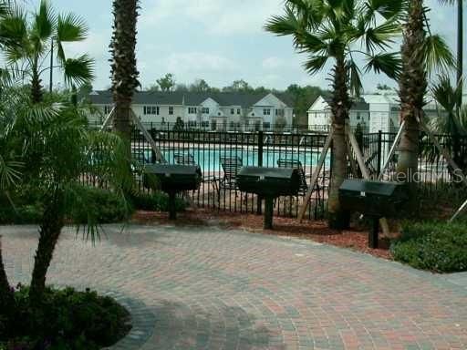 Active With Contract: $1,550 (1 beds, 1 baths, 942 Square Feet)