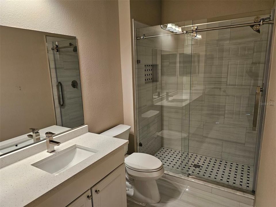 Active With Contract: $1,550 (1 beds, 1 baths, 942 Square Feet)