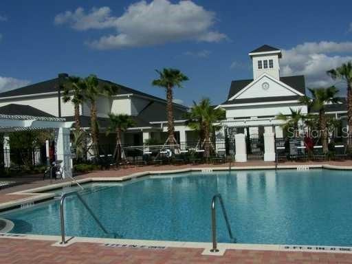 Active With Contract: $1,550 (1 beds, 1 baths, 942 Square Feet)