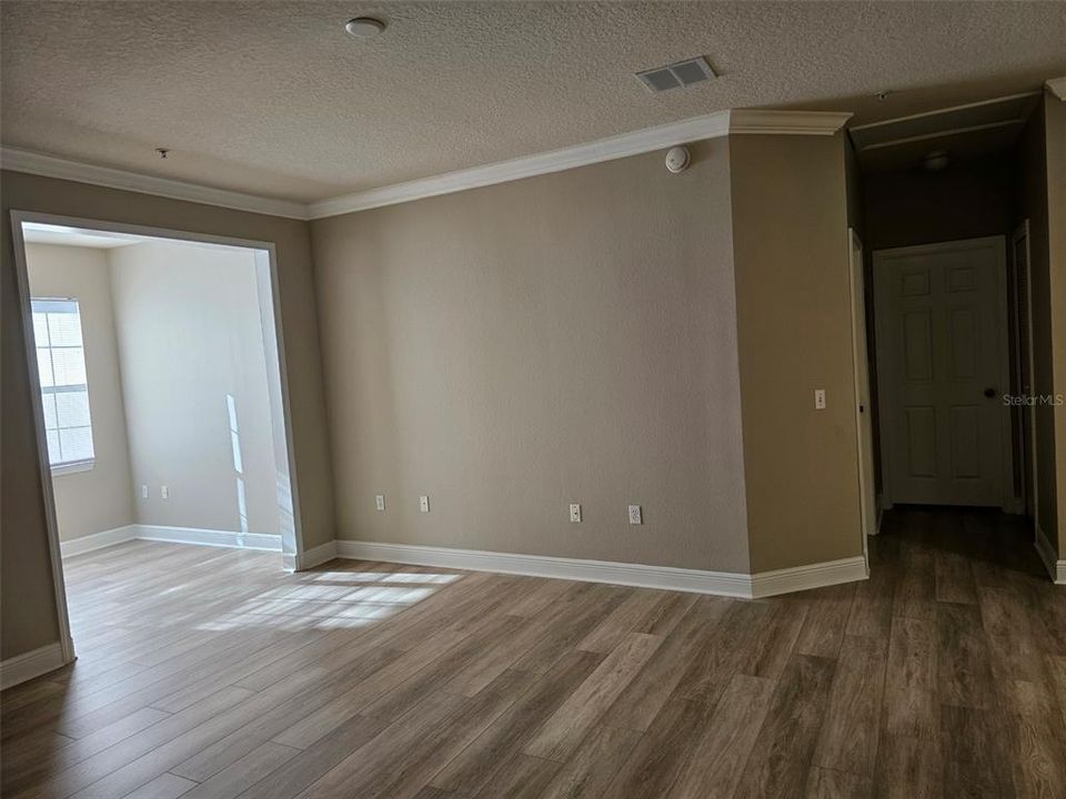 Active With Contract: $1,550 (1 beds, 1 baths, 942 Square Feet)
