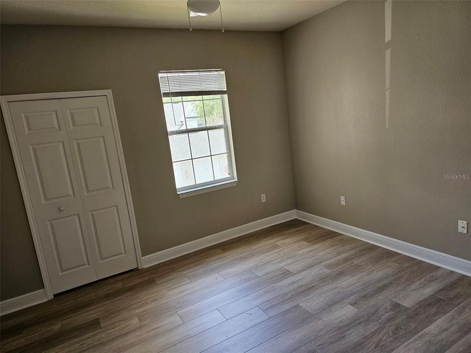Active With Contract: $1,550 (1 beds, 1 baths, 942 Square Feet)