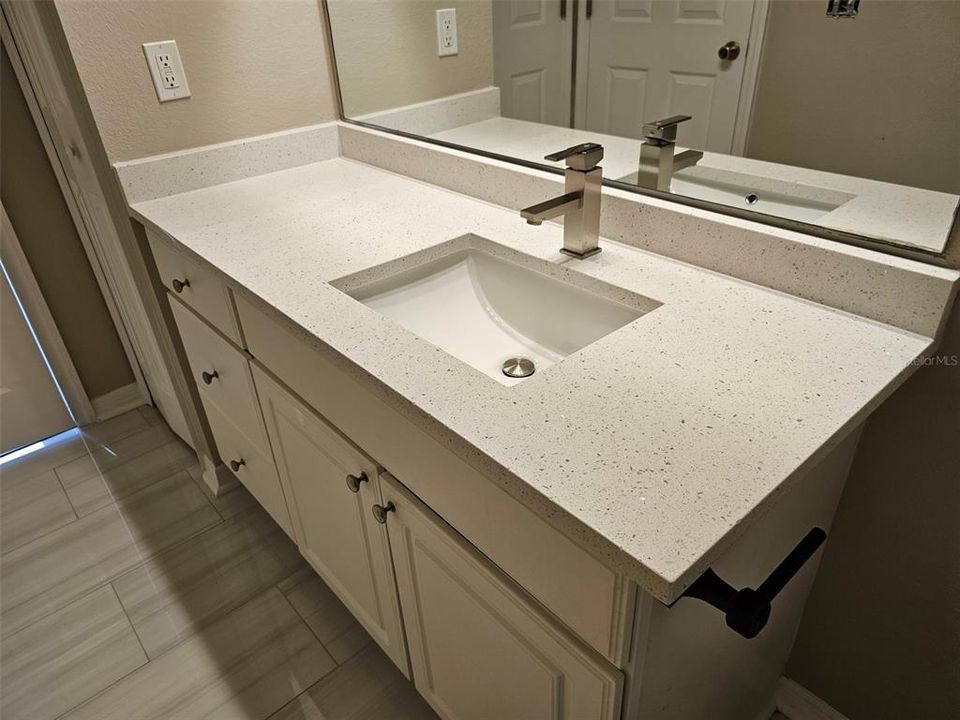 Active With Contract: $1,550 (1 beds, 1 baths, 942 Square Feet)