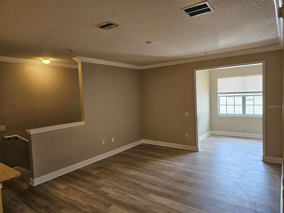 Active With Contract: $1,550 (1 beds, 1 baths, 942 Square Feet)