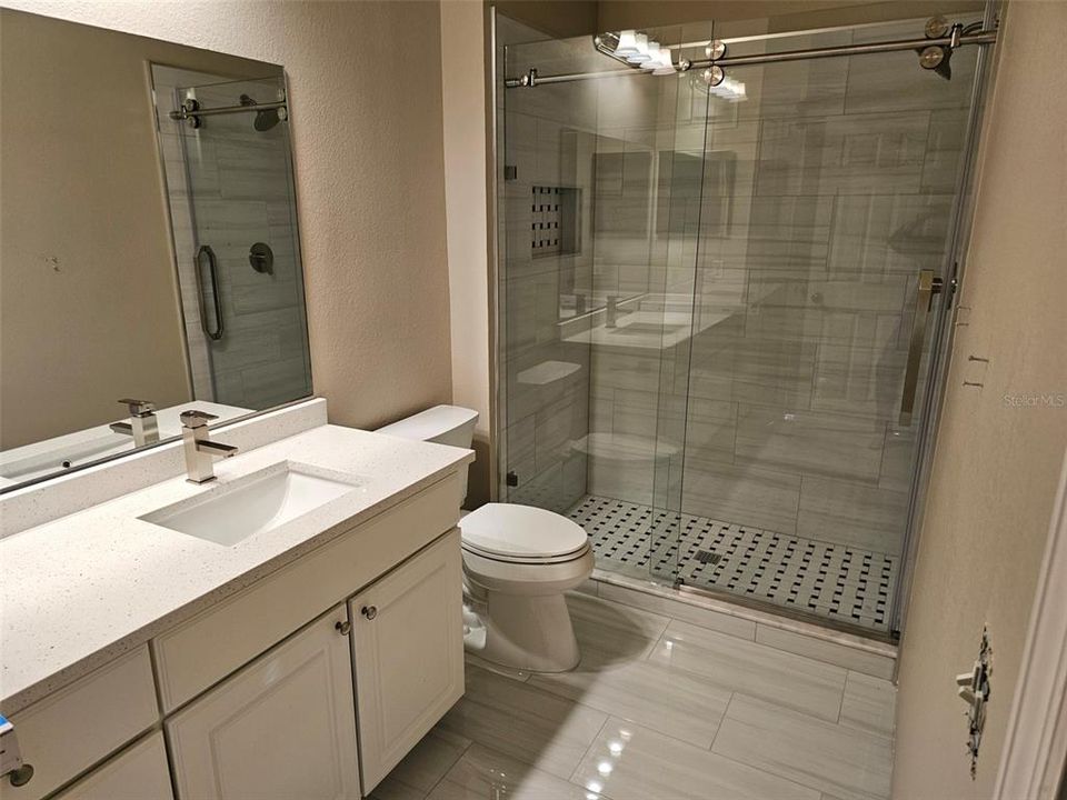 Active With Contract: $1,550 (1 beds, 1 baths, 942 Square Feet)