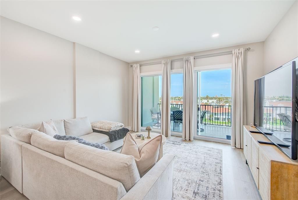 En Venta: $1,290,000 (3 camas, 3 baños, 1978 Pies cuadrados)