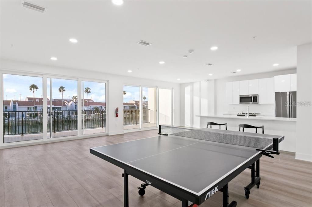 En Venta: $1,290,000 (3 camas, 3 baños, 1978 Pies cuadrados)