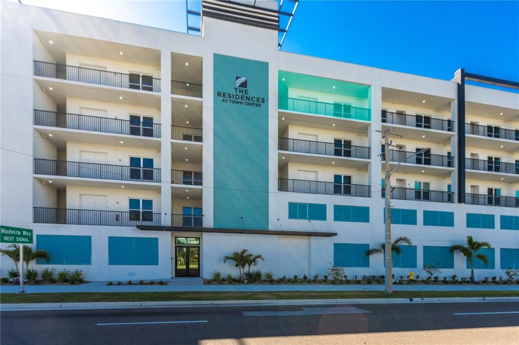 En Venta: $1,290,000 (3 camas, 3 baños, 1978 Pies cuadrados)