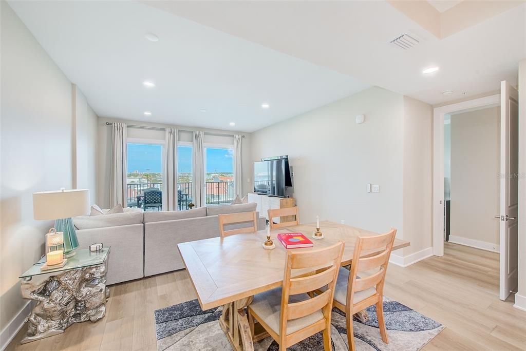 En Venta: $1,290,000 (3 camas, 3 baños, 1978 Pies cuadrados)