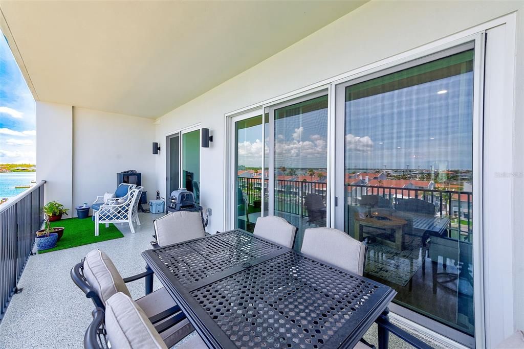 En Venta: $1,290,000 (3 camas, 3 baños, 1978 Pies cuadrados)