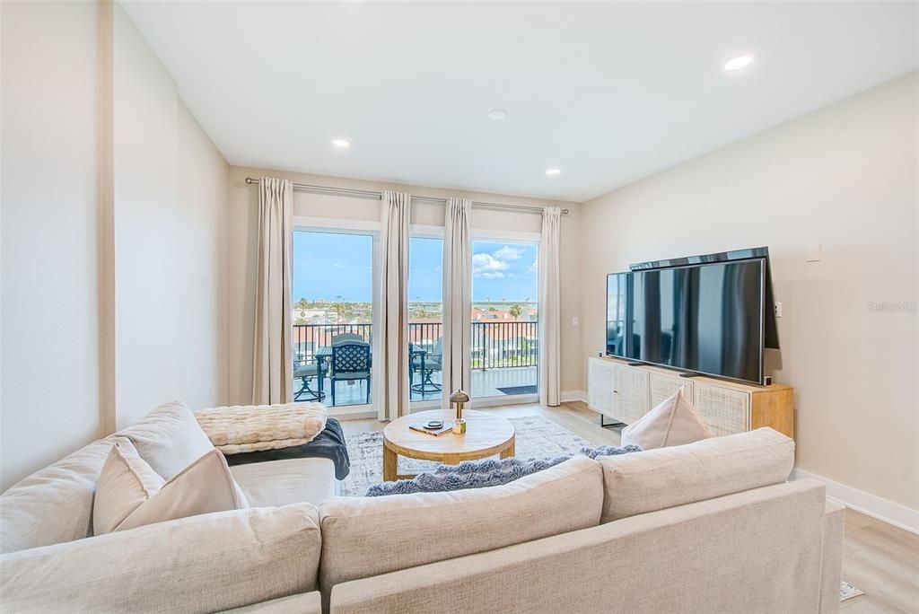 En Venta: $1,290,000 (3 camas, 3 baños, 1978 Pies cuadrados)