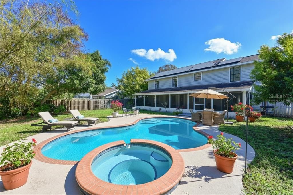 Activo con contrato: $549,000 (3 camas, 2 baños, 2412 Pies cuadrados)