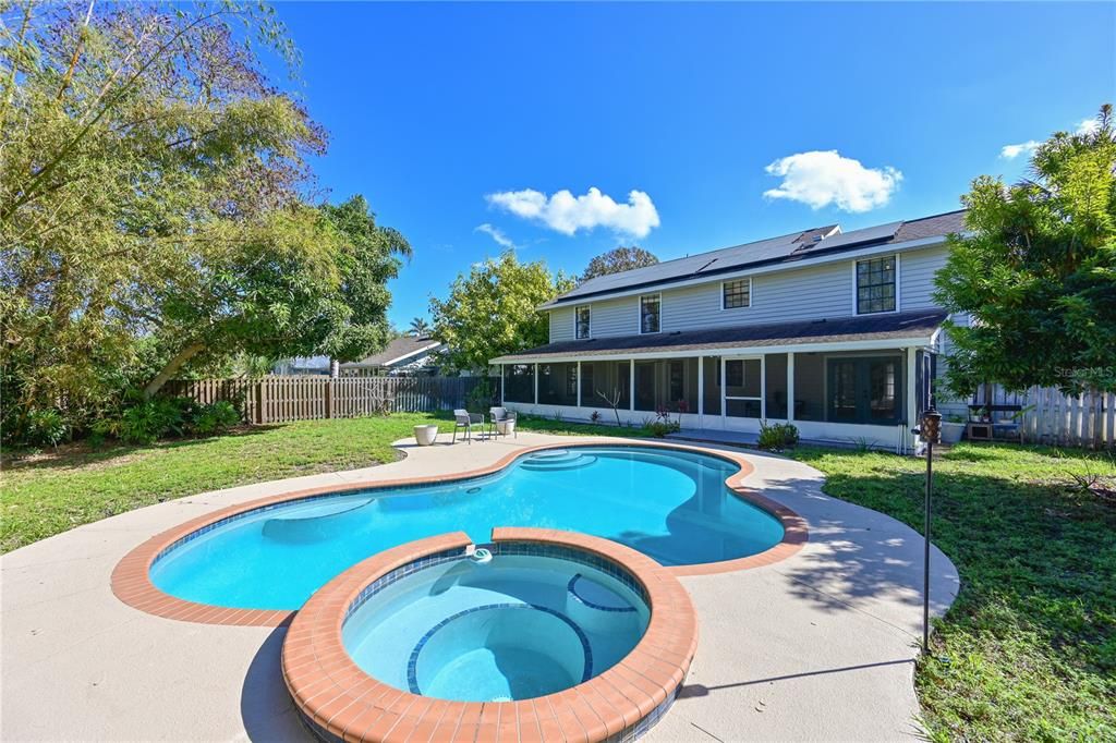Activo con contrato: $549,000 (3 camas, 2 baños, 2412 Pies cuadrados)
