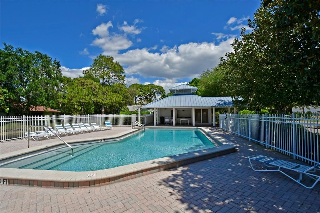 Activo con contrato: $549,000 (3 camas, 2 baños, 2412 Pies cuadrados)