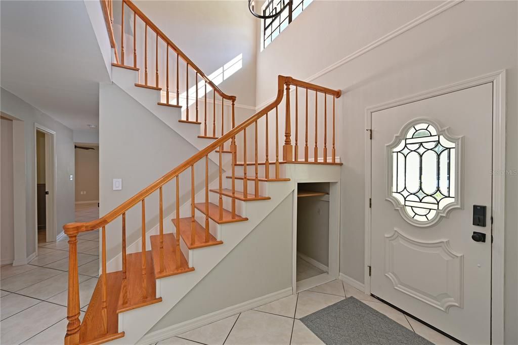 Activo con contrato: $549,000 (3 camas, 2 baños, 2412 Pies cuadrados)
