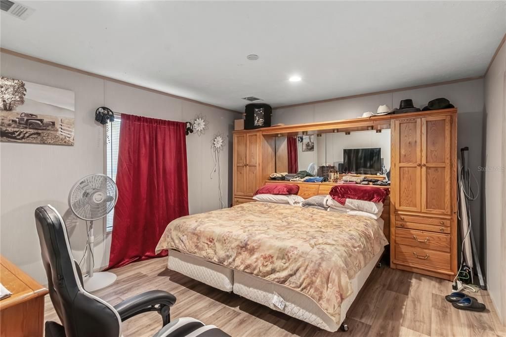 For Sale: $2,400,000 (3 beds, 2 baths, 2410 Square Feet)