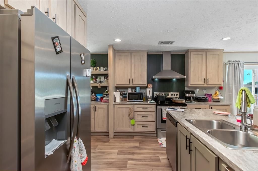 For Sale: $2,400,000 (3 beds, 2 baths, 2410 Square Feet)