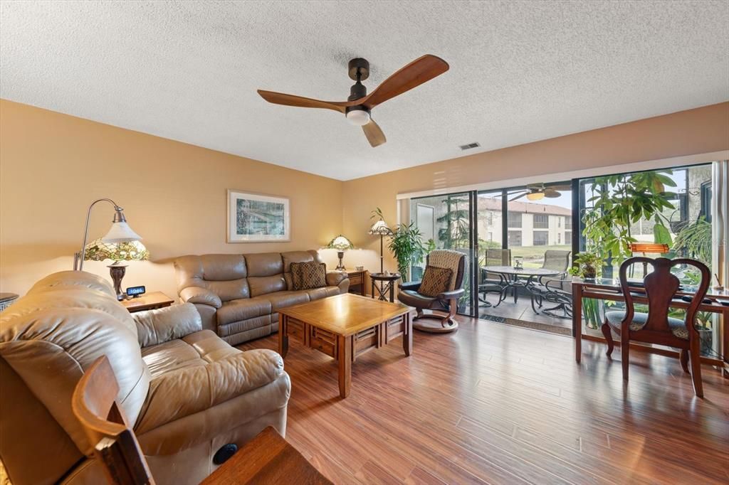 En Venta: $225,000 (2 camas, 2 baños, 1300 Pies cuadrados)