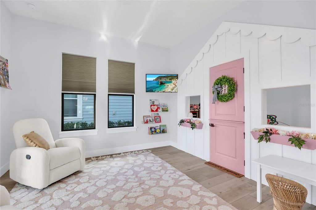 For Sale: $1,249,000 (4 beds, 2 baths, 2710 Square Feet)