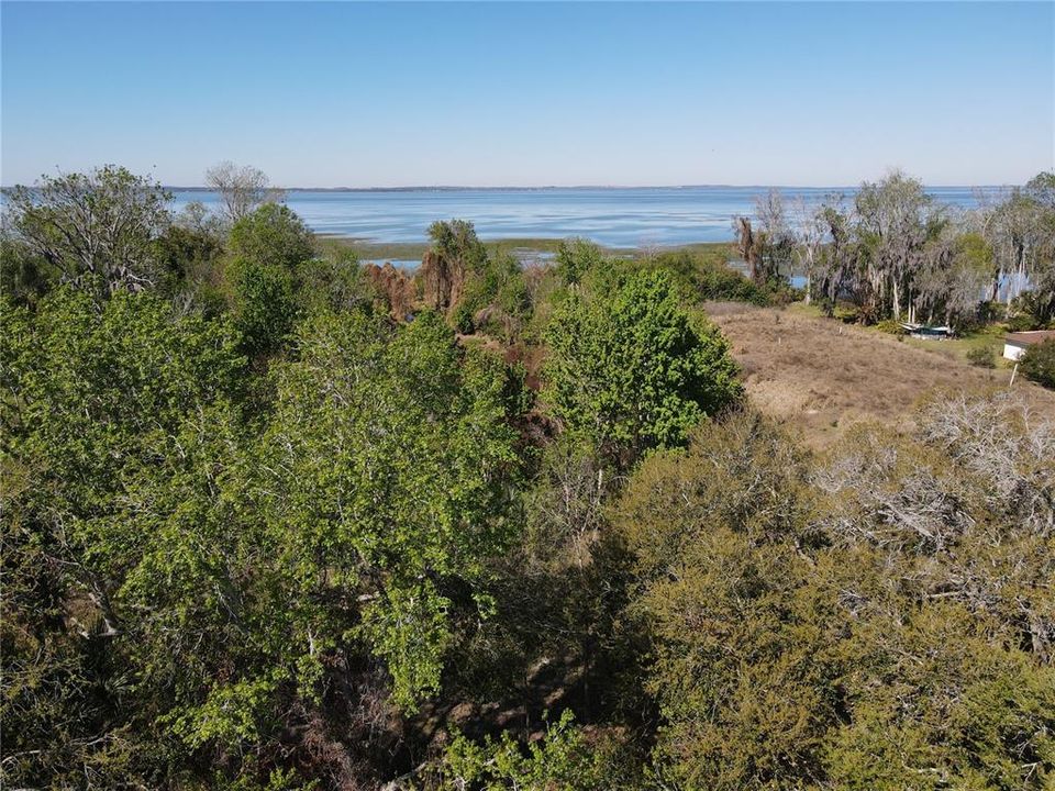 待售: $395,000 (3.04 acres)