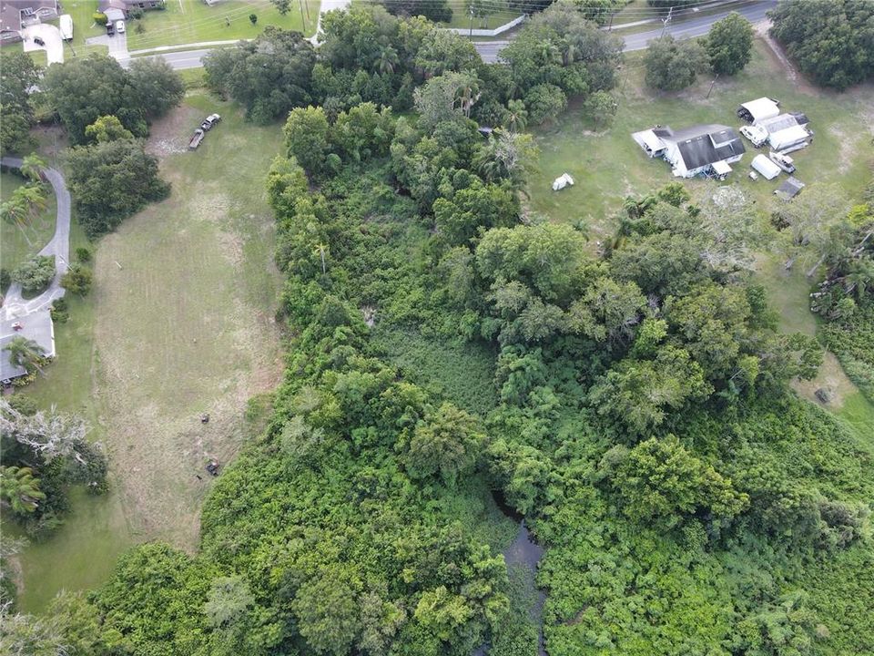待售: $395,000 (3.04 acres)