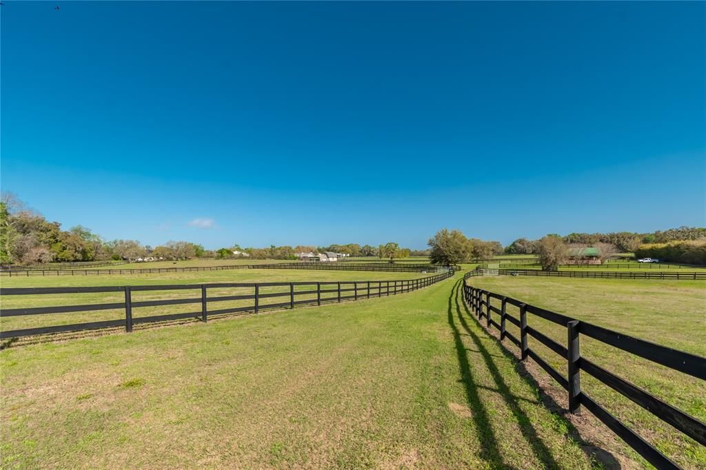 For Sale: $2,050,000 (3 beds, 2 baths, 2448 Square Feet)