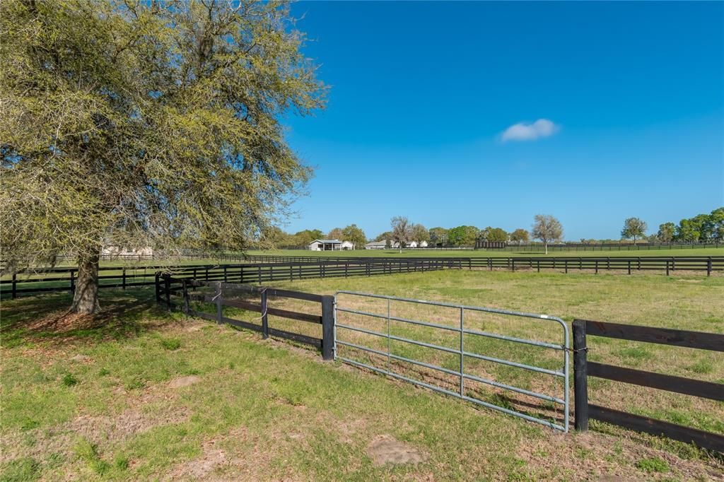 For Sale: $2,050,000 (3 beds, 2 baths, 2448 Square Feet)
