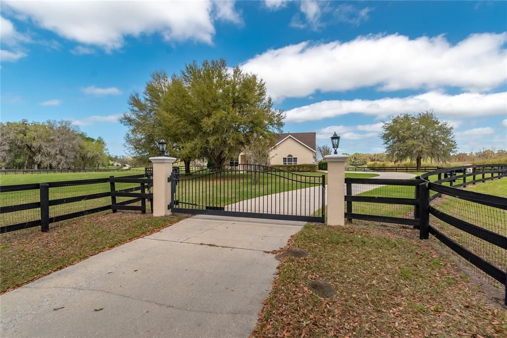 For Sale: $2,050,000 (3 beds, 2 baths, 2448 Square Feet)