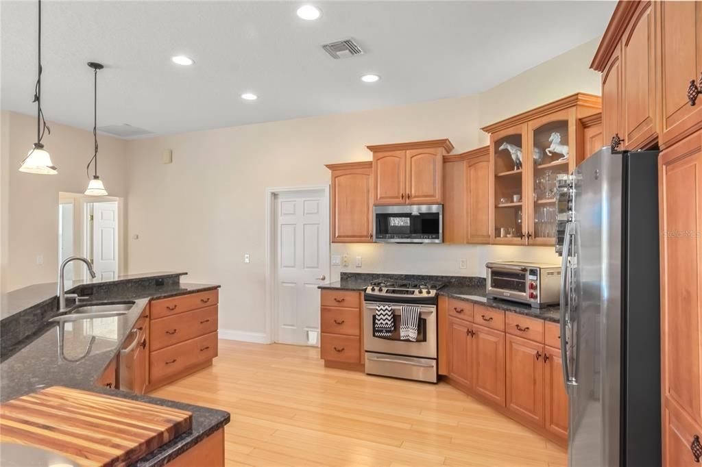 For Sale: $2,050,000 (3 beds, 2 baths, 2448 Square Feet)