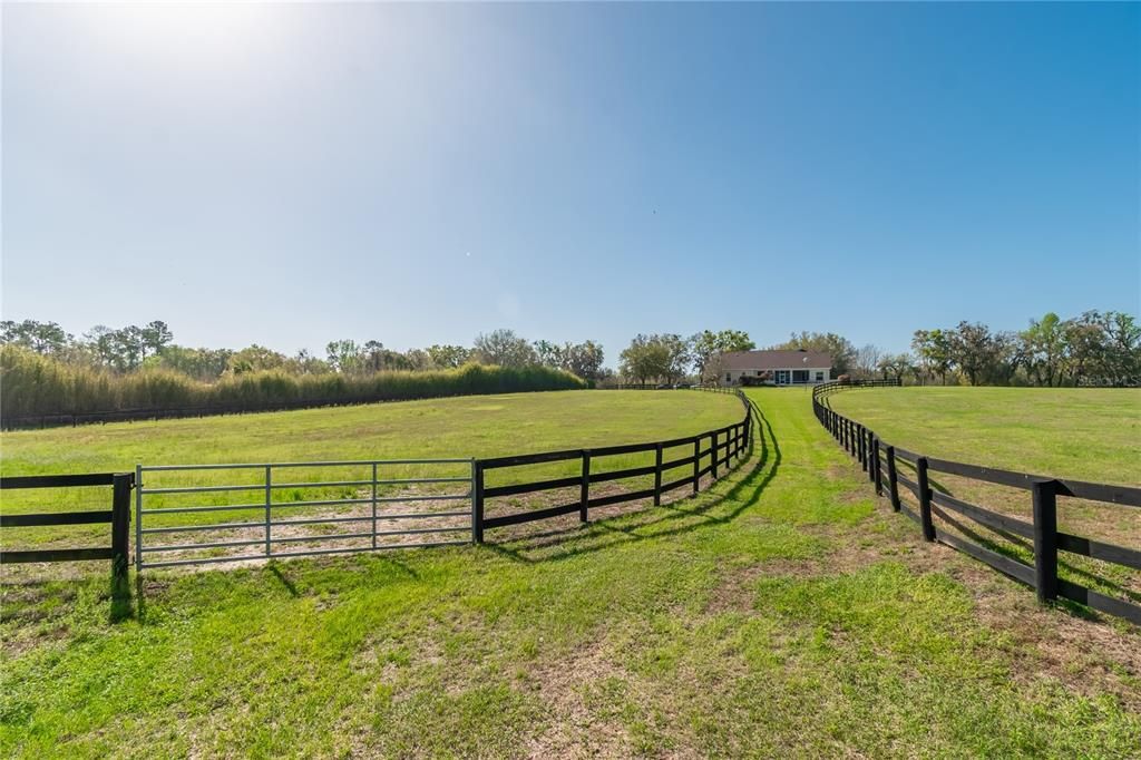 For Sale: $2,050,000 (3 beds, 2 baths, 2448 Square Feet)
