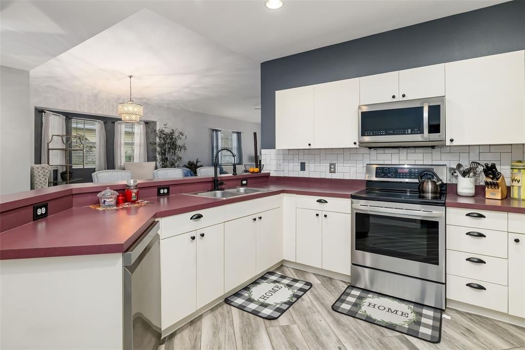 На продажу: $269,000 (2 спален, 2 ванн, 1243 Квадратных фут)