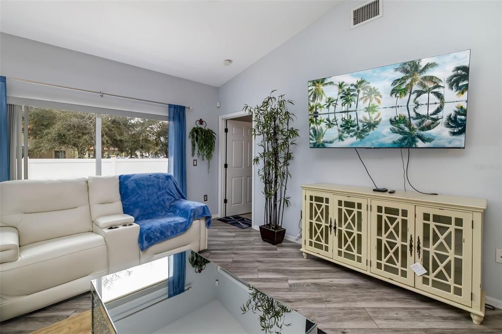 На продажу: $269,000 (2 спален, 2 ванн, 1243 Квадратных фут)