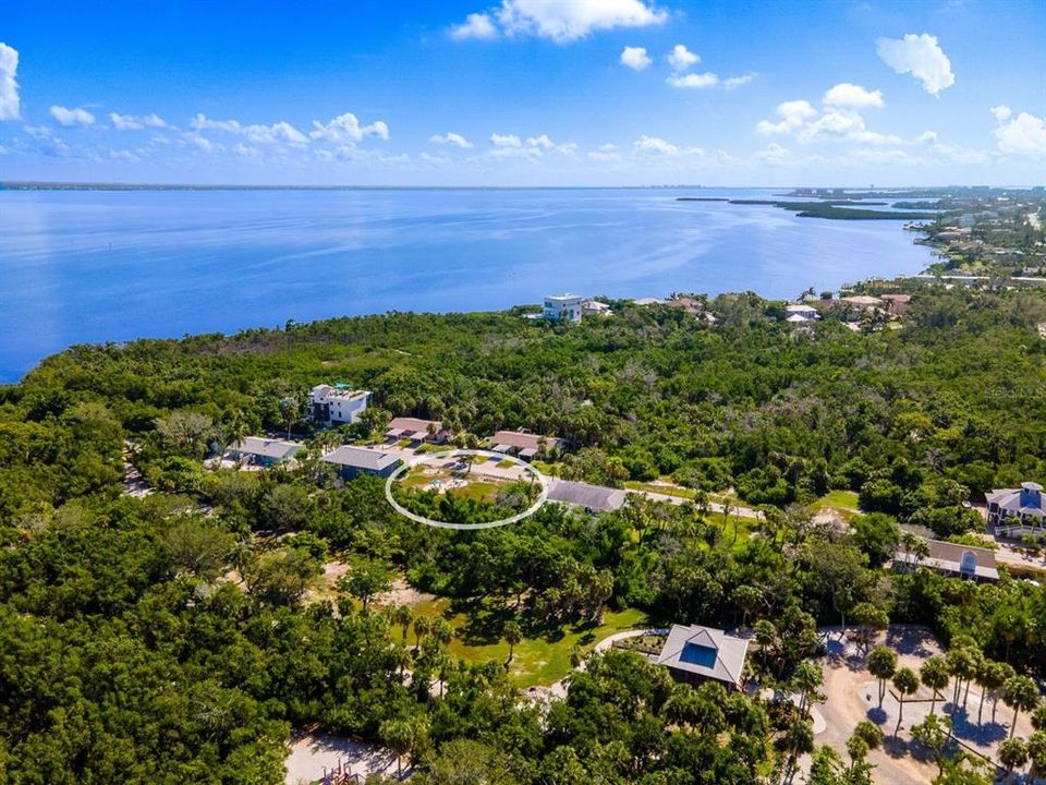 En Venta: $650,000 (0.21 acres)