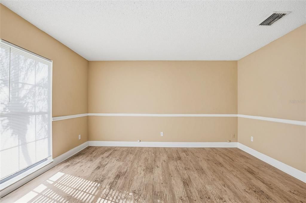 Activo con contrato: $319,900 (3 camas, 2 baños, 1862 Pies cuadrados)