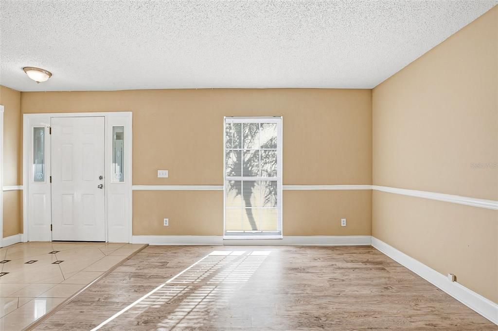 Activo con contrato: $319,900 (3 camas, 2 baños, 1862 Pies cuadrados)