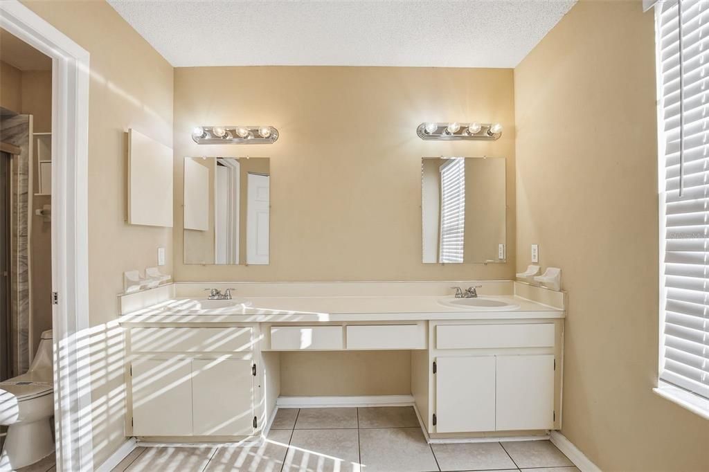 Activo con contrato: $319,900 (3 camas, 2 baños, 1862 Pies cuadrados)