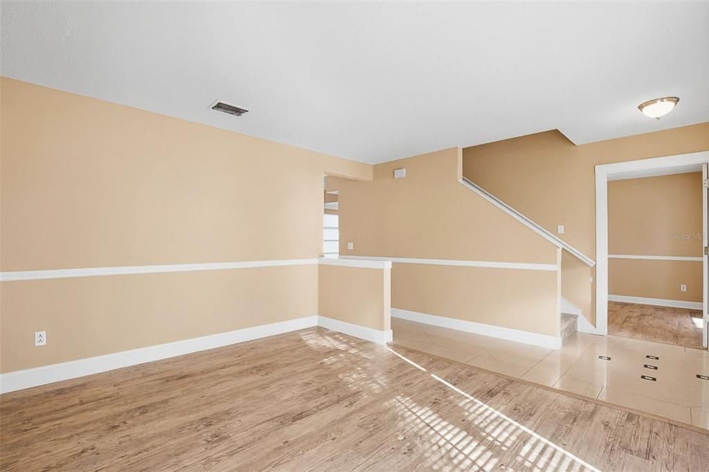 Activo con contrato: $319,900 (3 camas, 2 baños, 1862 Pies cuadrados)