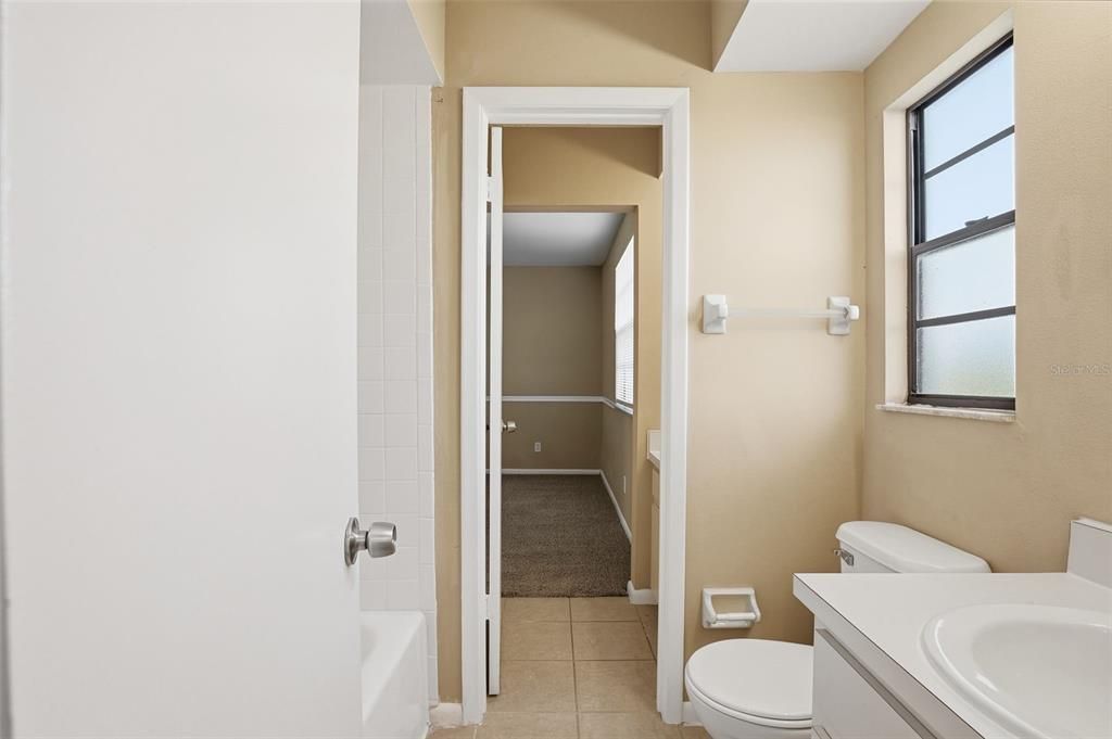 Activo con contrato: $319,900 (3 camas, 2 baños, 1862 Pies cuadrados)